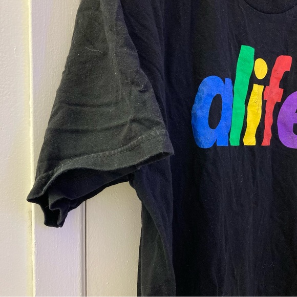 Thrifted vintage black graphic tee with rainbow text in men’s extra large - Picture 4 of 6